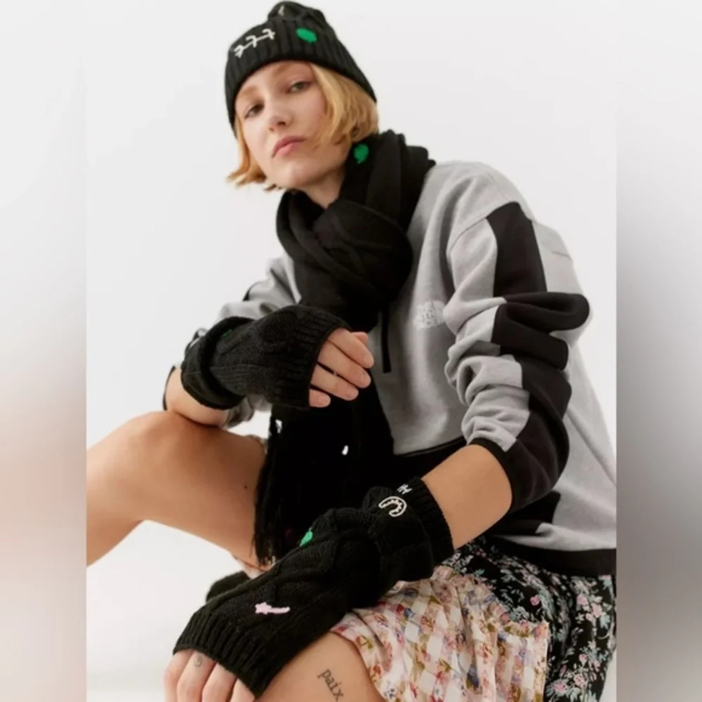 Bella Embroidered Arm Warmer